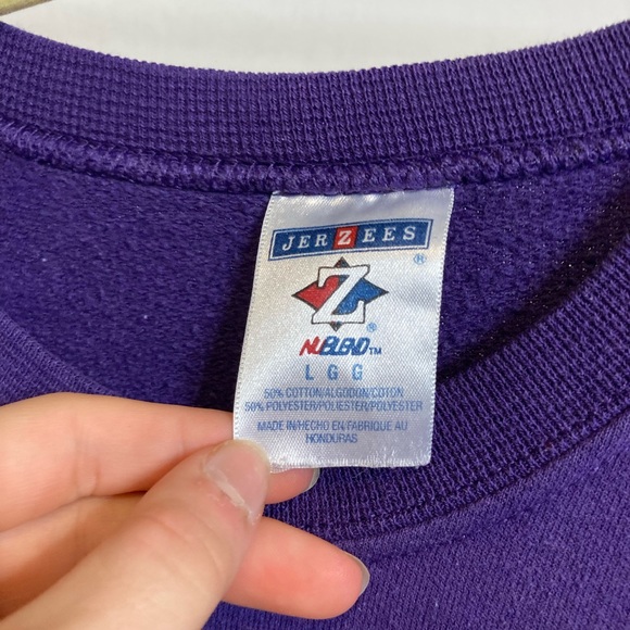 Jerzees vintage crewneck size unisex large with sweet puppies on it - Picture 2 of 8